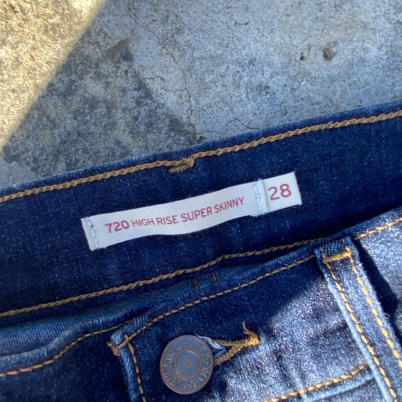 Levi’s 720 Highrise Super Skinny Women's Jeans- Size 28x30 - Picture 3 of 6